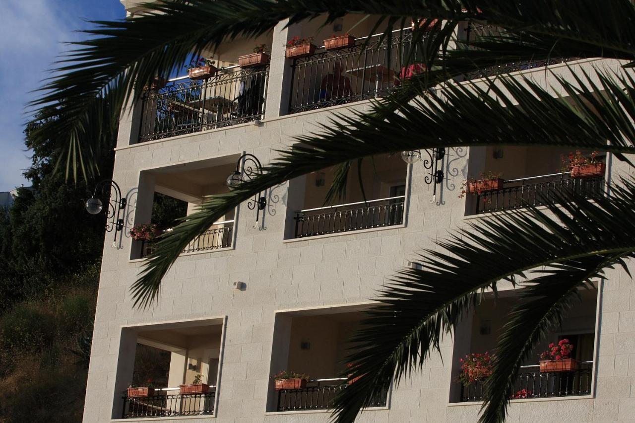 Aparthotel Natalia Podgora Exteriör bild