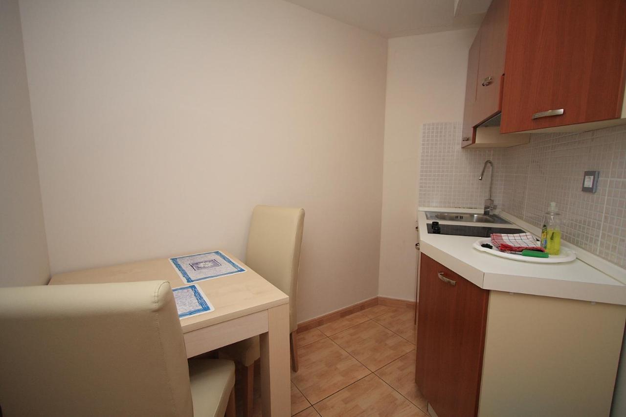 Aparthotel Natalia Podgora Exteriör bild
